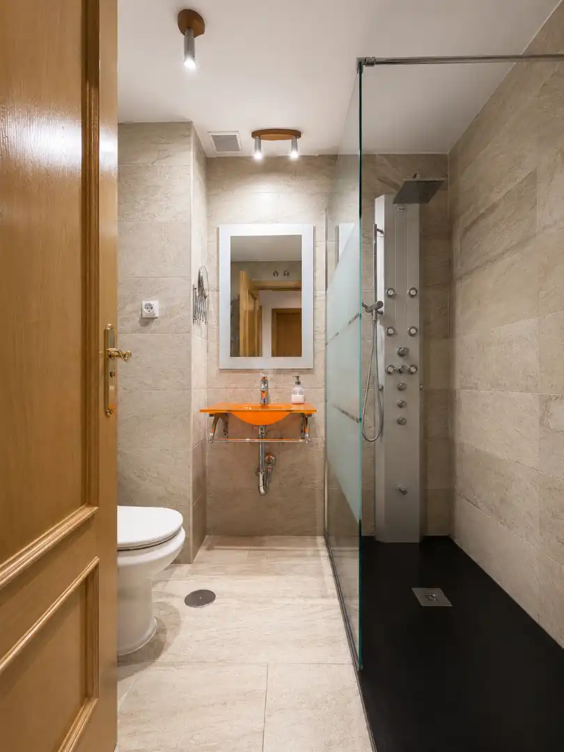 Bathroom of Flat for sale in Alcorcón  with Air Conditioner, Heating and Parquet flooring