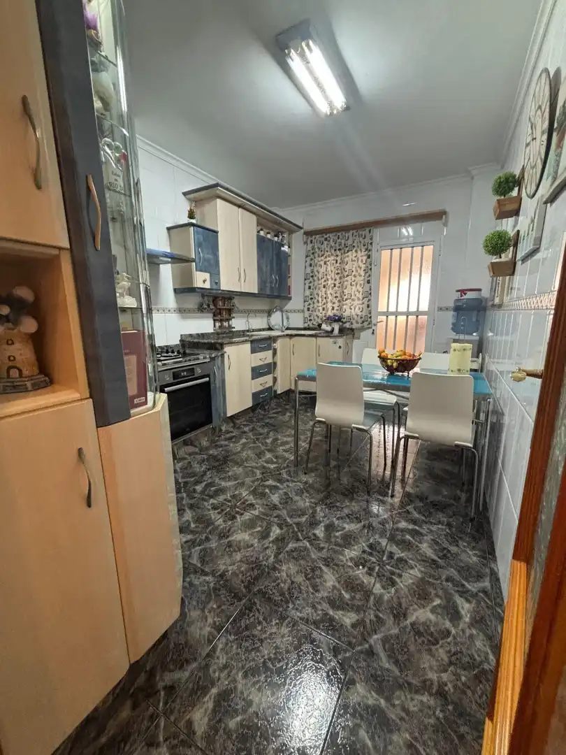 Casa adosada en venta en Calle MARIA DE ZAYAS-B SANTIAGO, 28, Miranda