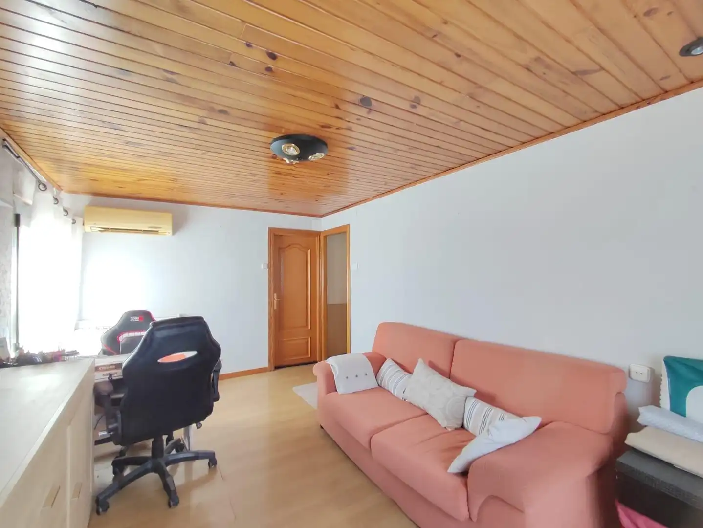 Sala de estar de Casa adosada en venta en Castellgalí con Aire acondicionado, Calefacción y Jardín privado