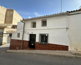 Vista exterior de Casa adosada en venda en Yecla amb Aire condicionat i Terrassa