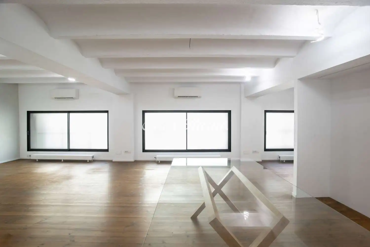 Büro zur Miete in Barcelona mit Klimaanlage, Heizung und Terrasse