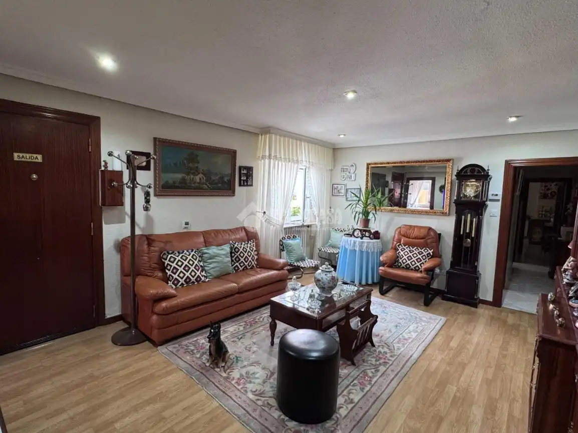 Sala de estar de Piso en venta en León Capital  con Calefacción, Parquet y Trastero