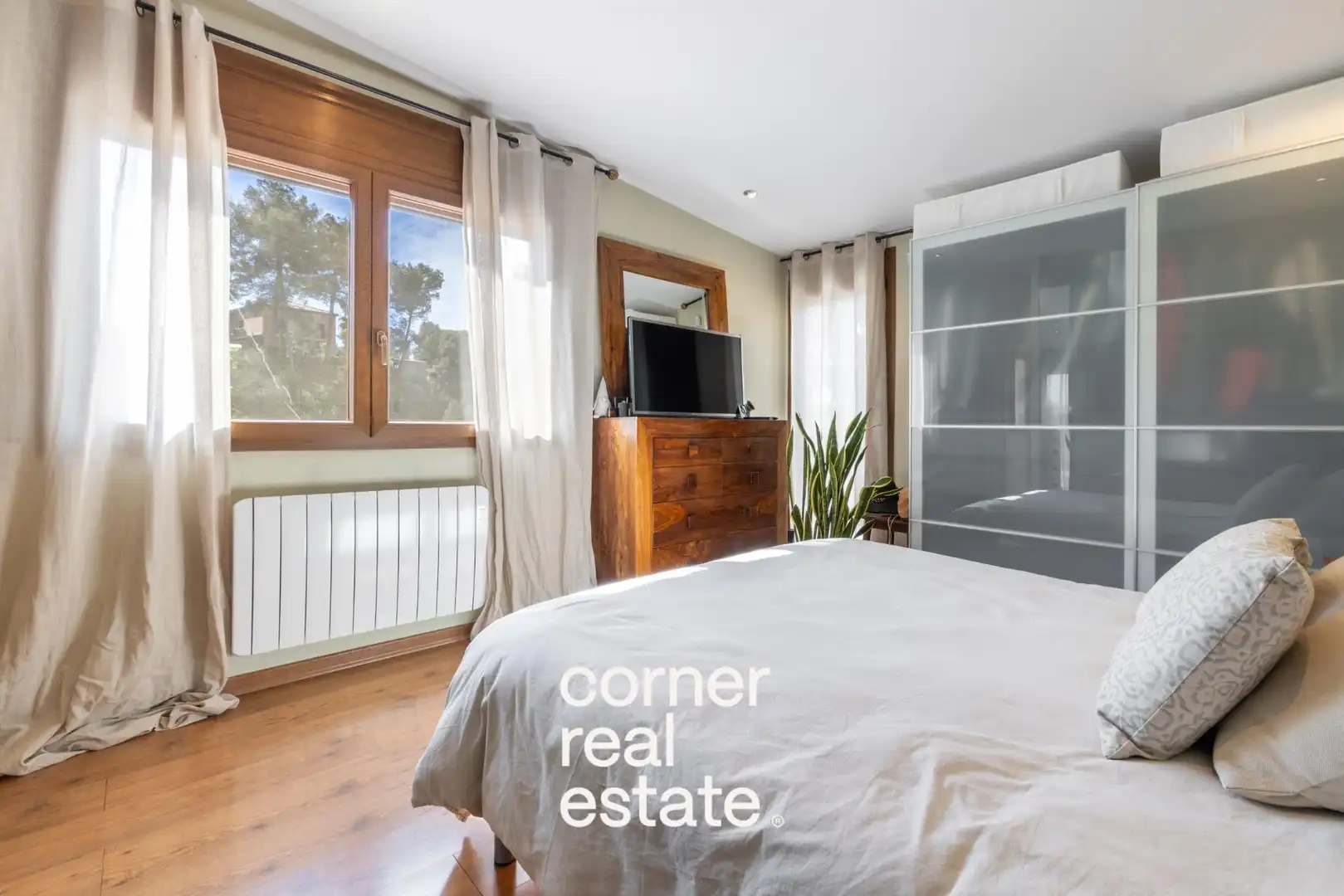 Habitación de Casa o chalet en venta en Molins de Rei con Aire acondicionado, Calefacción y Jardín privado