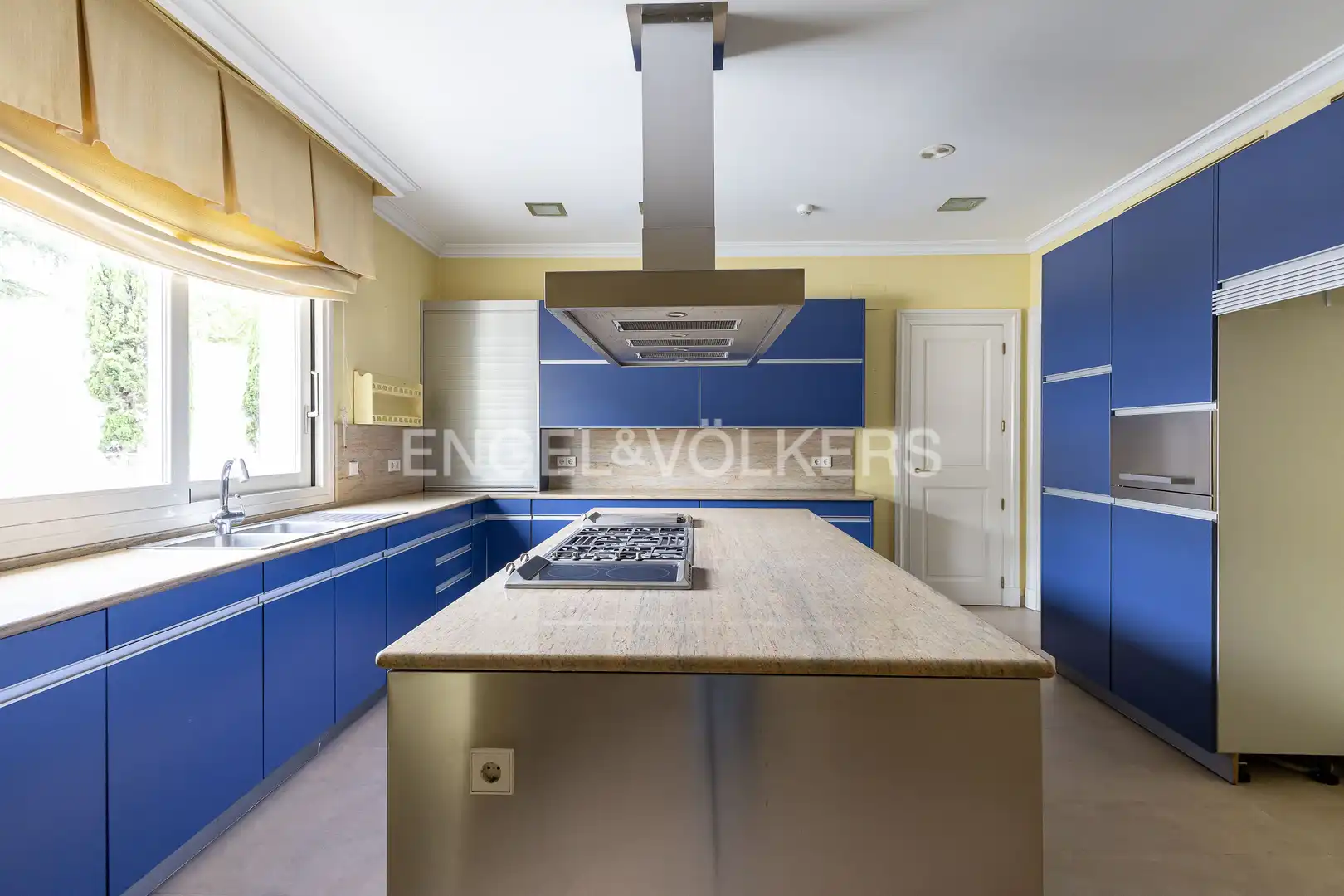 Cocina de Casa o chalet en venta en Madrid con Aire acondicionado, Calefacción y Jardín privado