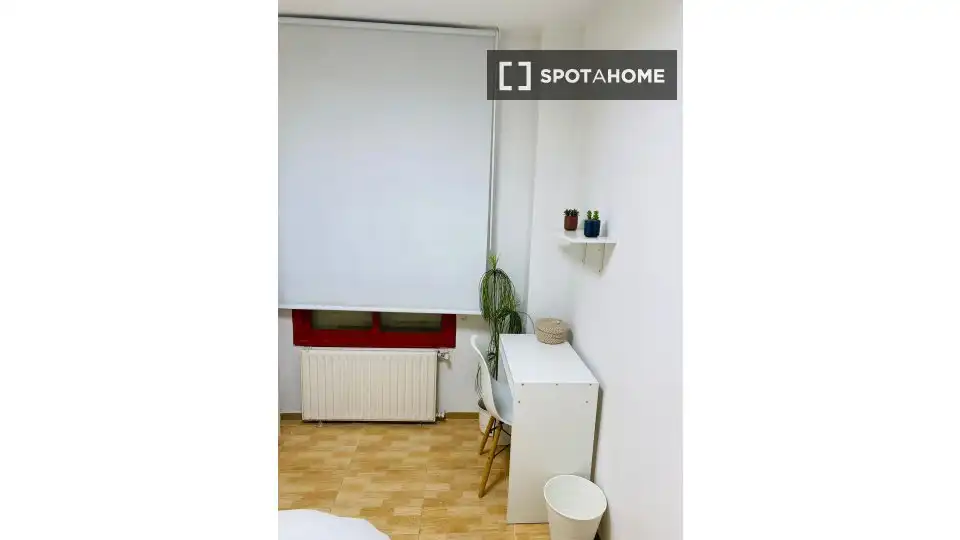 Bedroom of Flat for rent in Madrid  with Air Conditioner, Heating and Furnished