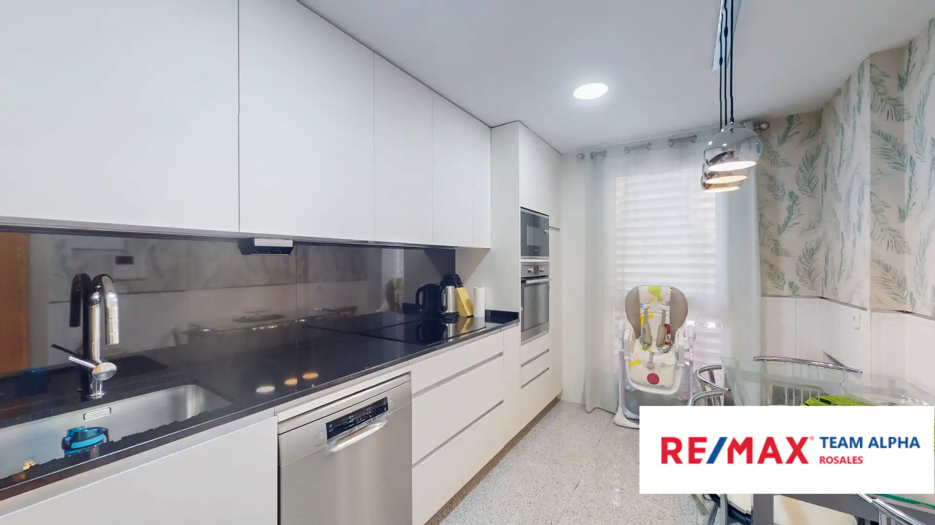 Cuina de Casa o xalet en venda en Madrid amb Aire condicionat, Calefacció i Jardí privat