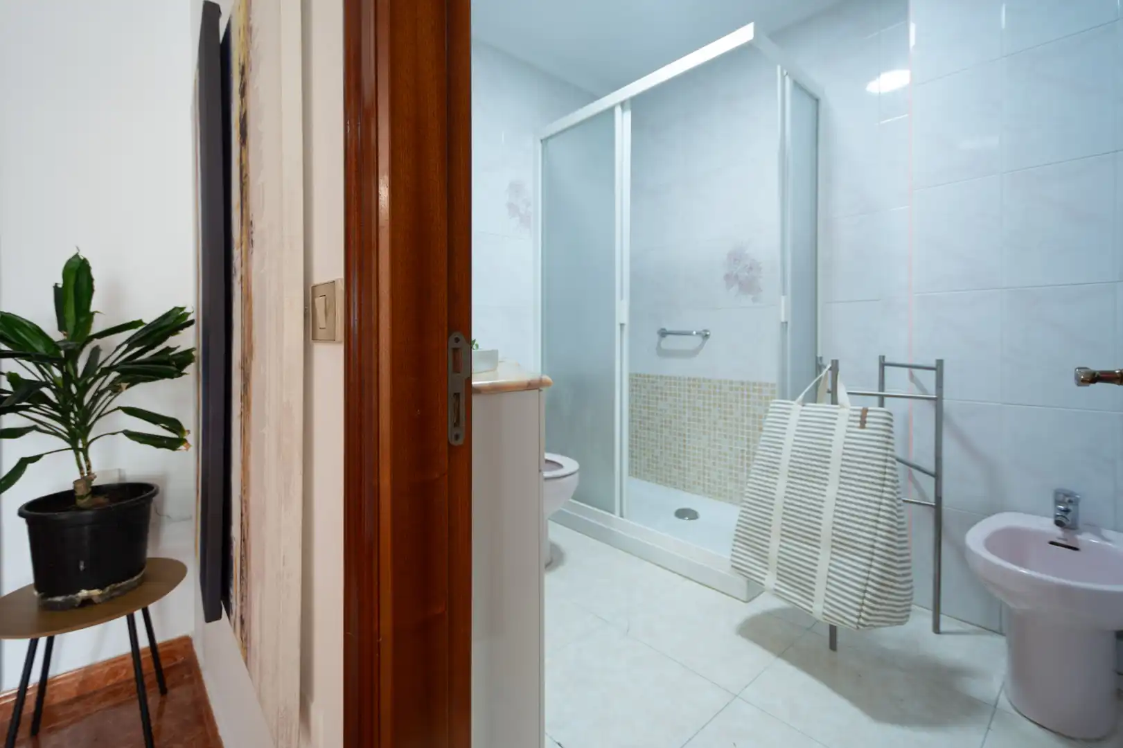 Bany de Casa o xalet en venda en Avilés amb Calefacció, Jardí privat i Parquet