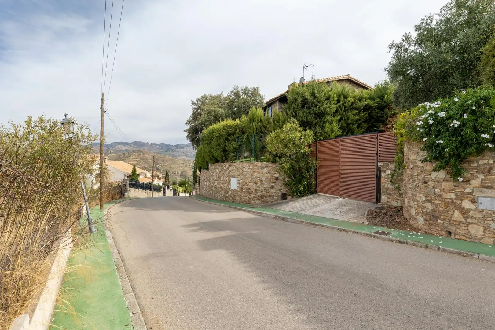 Vista exterior de Casa o xalet en venda en Dúdar amb Aire condicionat, Jardí privat i Terrassa