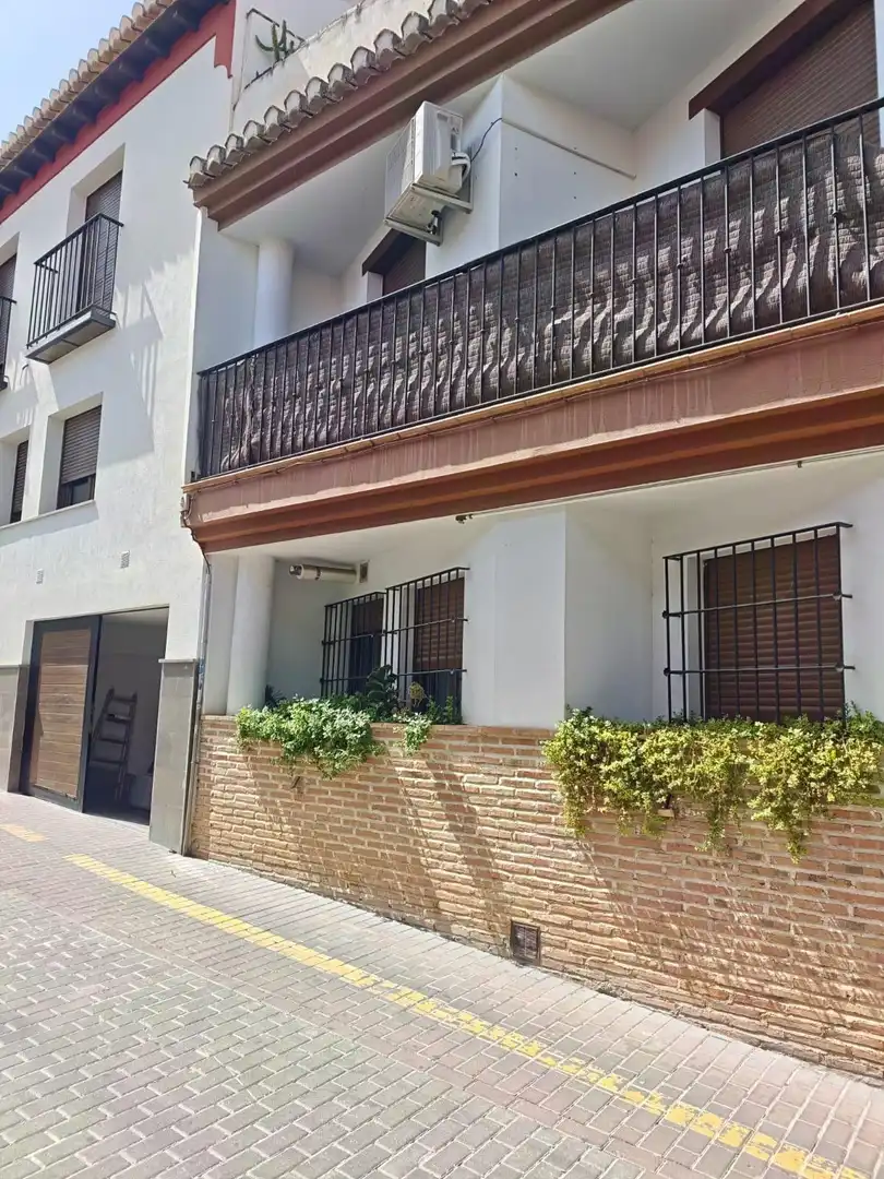 Außenansicht von Wohnung zum Verkauf in La Zubia mit Abstellraum und Balkon