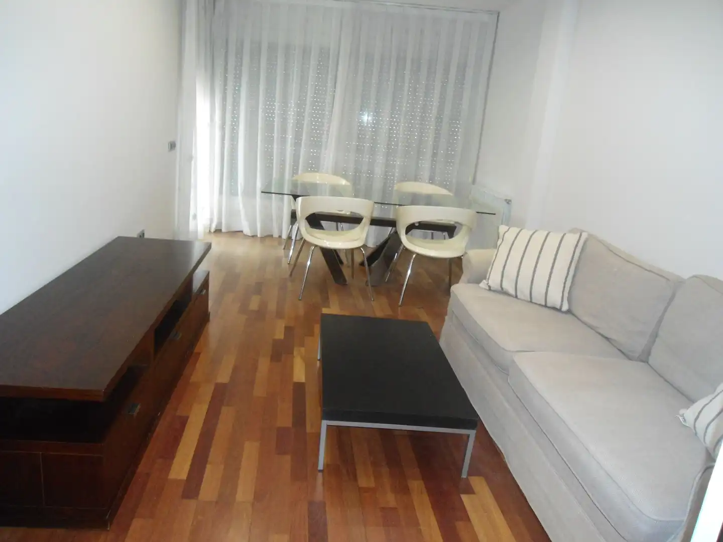 Sala de estar de Apartamento de alquiler en Lleida con Aire acondicionado, Calefacción y Parquet