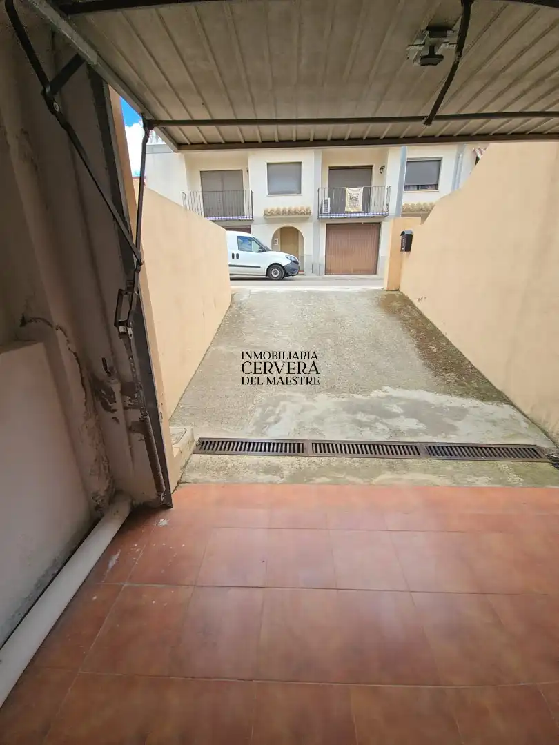 Aparcament de Casa adosada en venda en La Salzadella amb Aire condicionat, Calefacció i Jardí privat