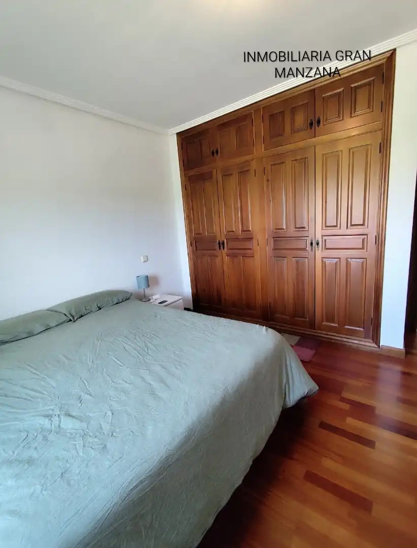 Habitación de Casa adosada en venta en Las Quintanillas con Calefacción, Jardín privado y Parquet