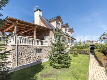 Casa con piscina en venta en Molino de la Hoz