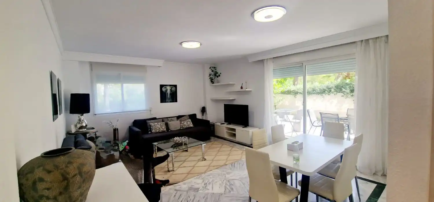 Wohnzimmer von Wohnungen zur Miete in Marbella mit Klimaanlage, Heizung und Terrasse