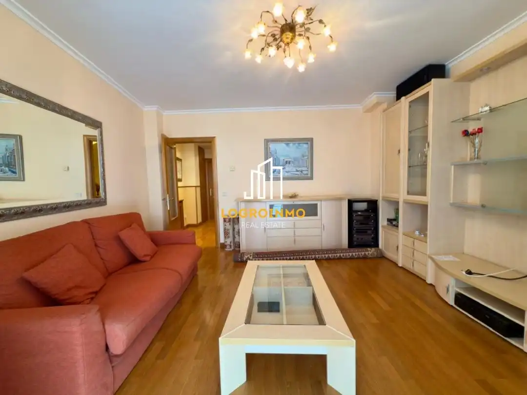 Sala d'estar de Casa o xalet en venda en Oyón-Oion amb Calefacció, Terrassa i Moblat