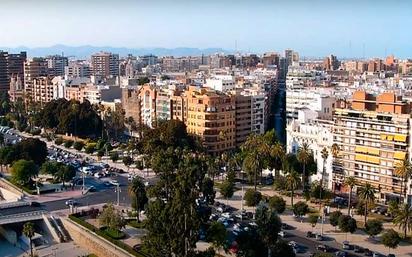 Vista exterior de Estudi en venda en  Valencia Capital amb Aire condicionat