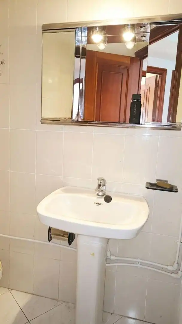 Baño de Piso en venta en Vigo  con Calefacción, Trastero y Amueblado