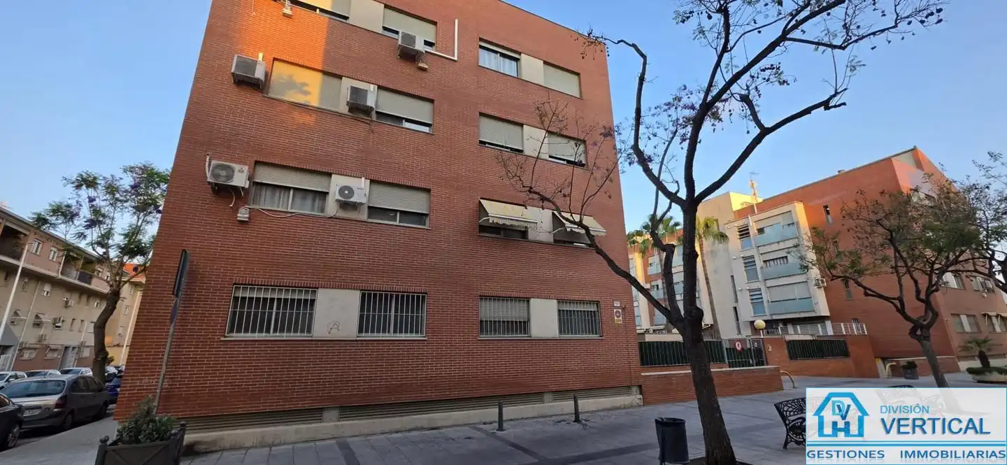 Vista exterior de Piso en venta en Manises con Aire acondicionado, Calefacción y Trastero