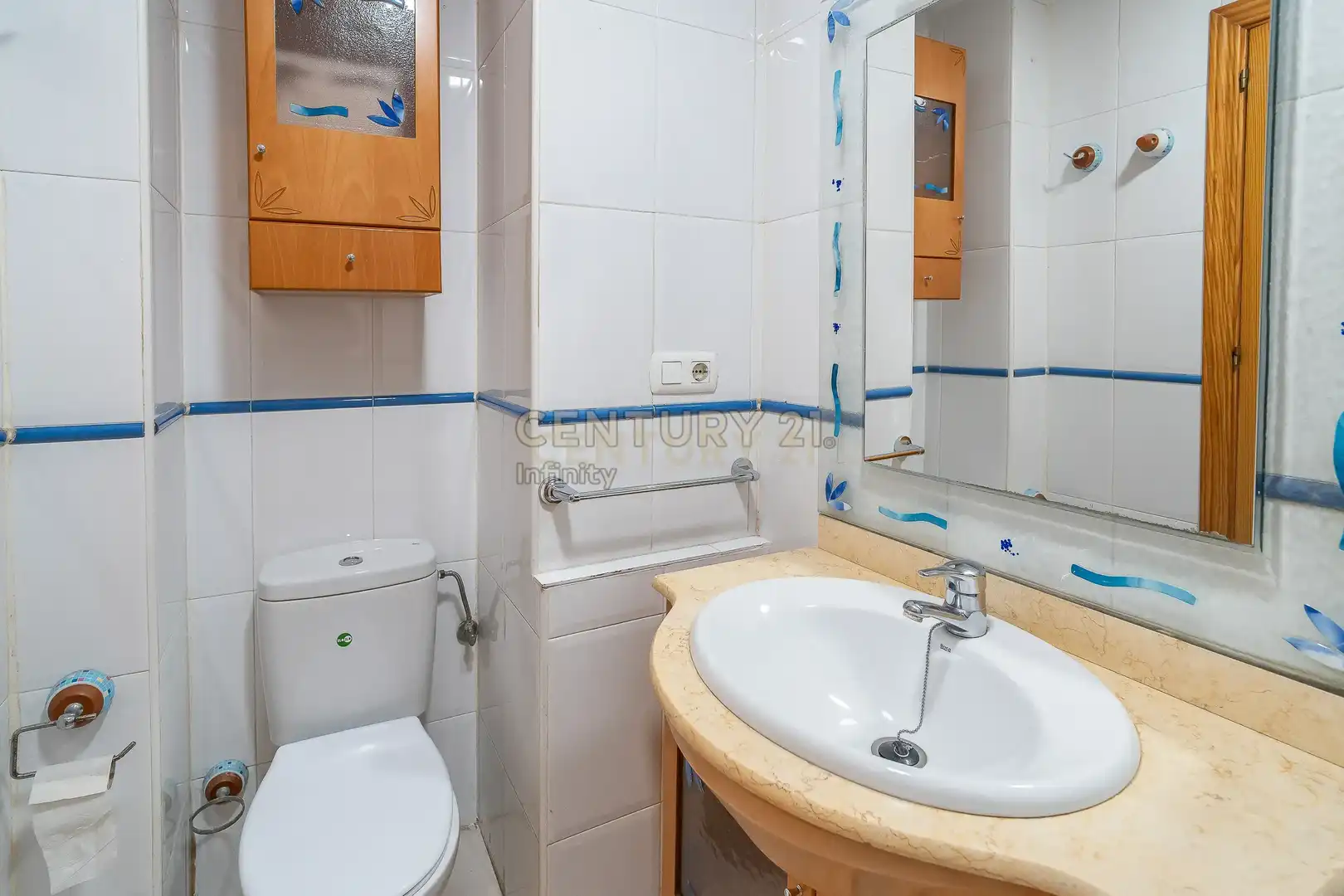 Baño de Apartamento en venta en Estepona con Jardín privado, Horno y Piscina comunitaria