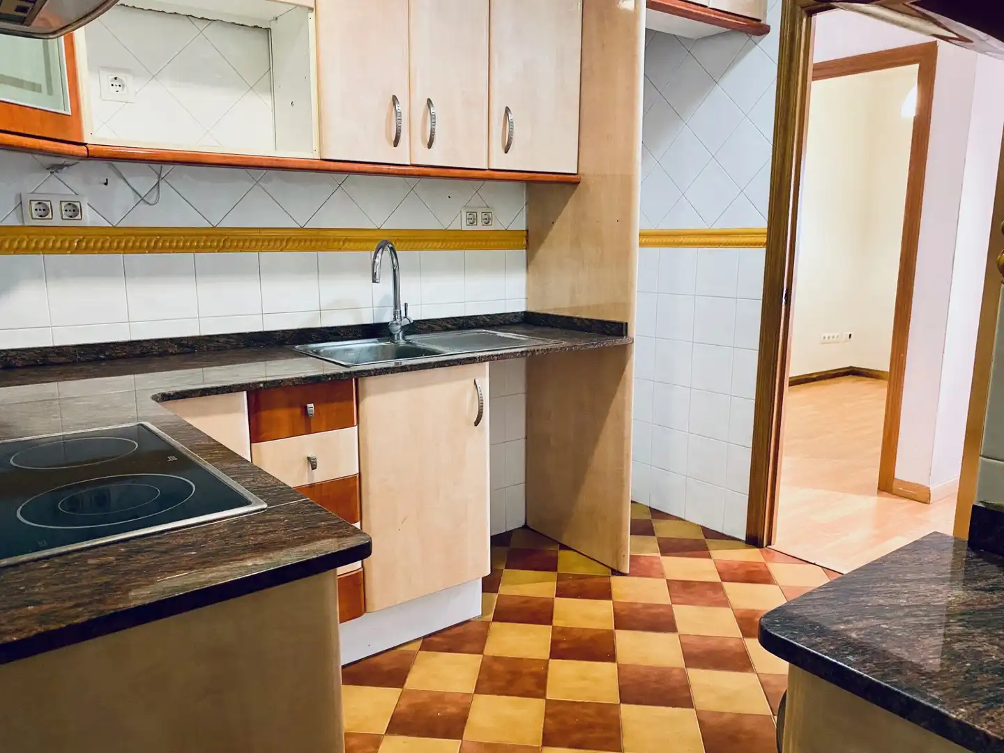 Küche von Erdgeschoss zum Verkauf in Sant Feliu de Llobregat mit Heizung, Parkett und Terrasse