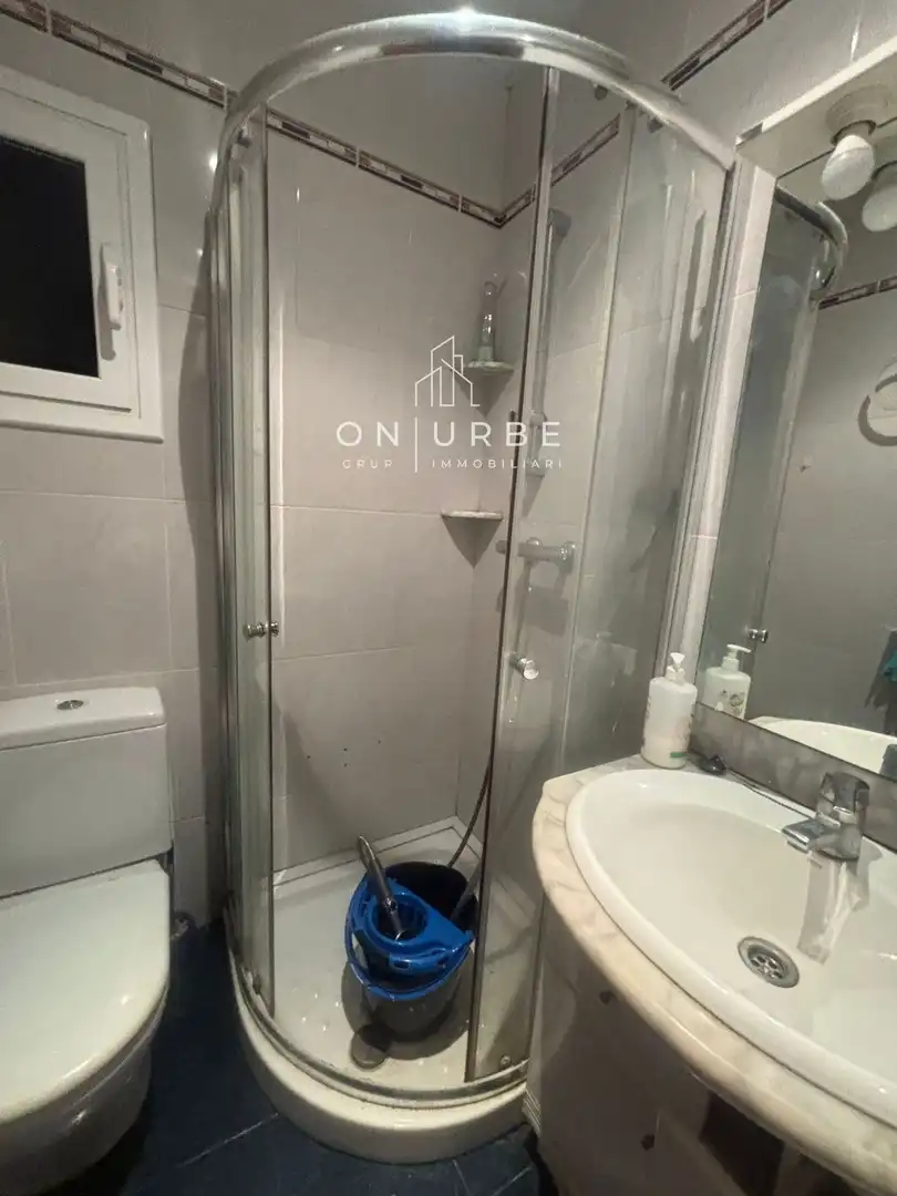 Baño de Piso en venta en Barcelona con Aire acondicionado, Calefacción y Terraza