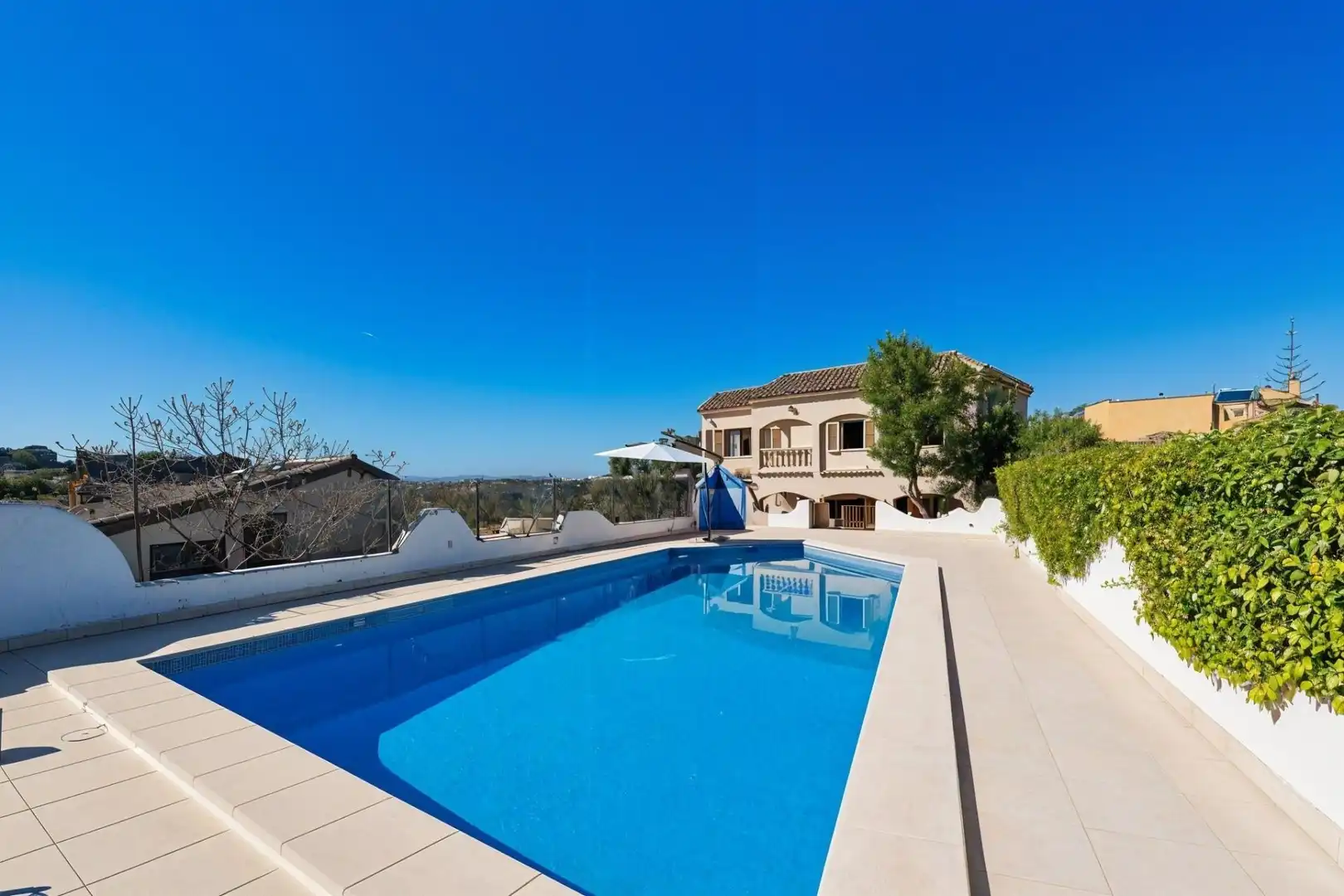 Schwimmbecken von Country house zum Verkauf in  Palma de Mallorca mit Klimaanlage, Heizung und Privatgarten