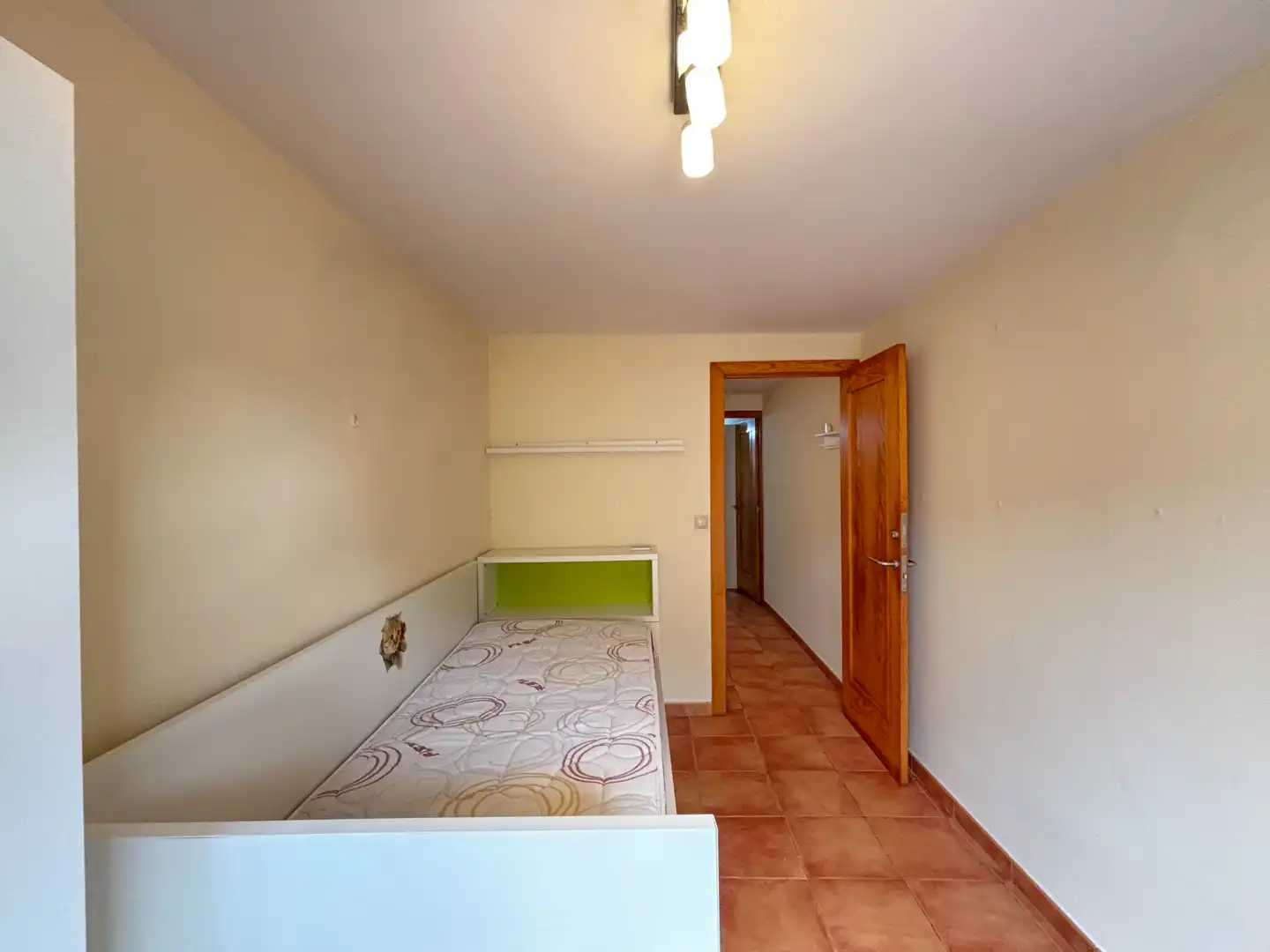 Habitación de Casa adosada en venta en Rianxo con Calefacción, Trastero y Amueblado