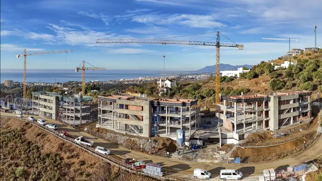 Vista exterior de Àtic en venda en Marbella amb Terrassa i Piscina comunitària