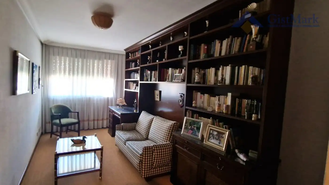Sala de estar de Piso en venta en Vigo  con Calefacción, Parquet y Terraza