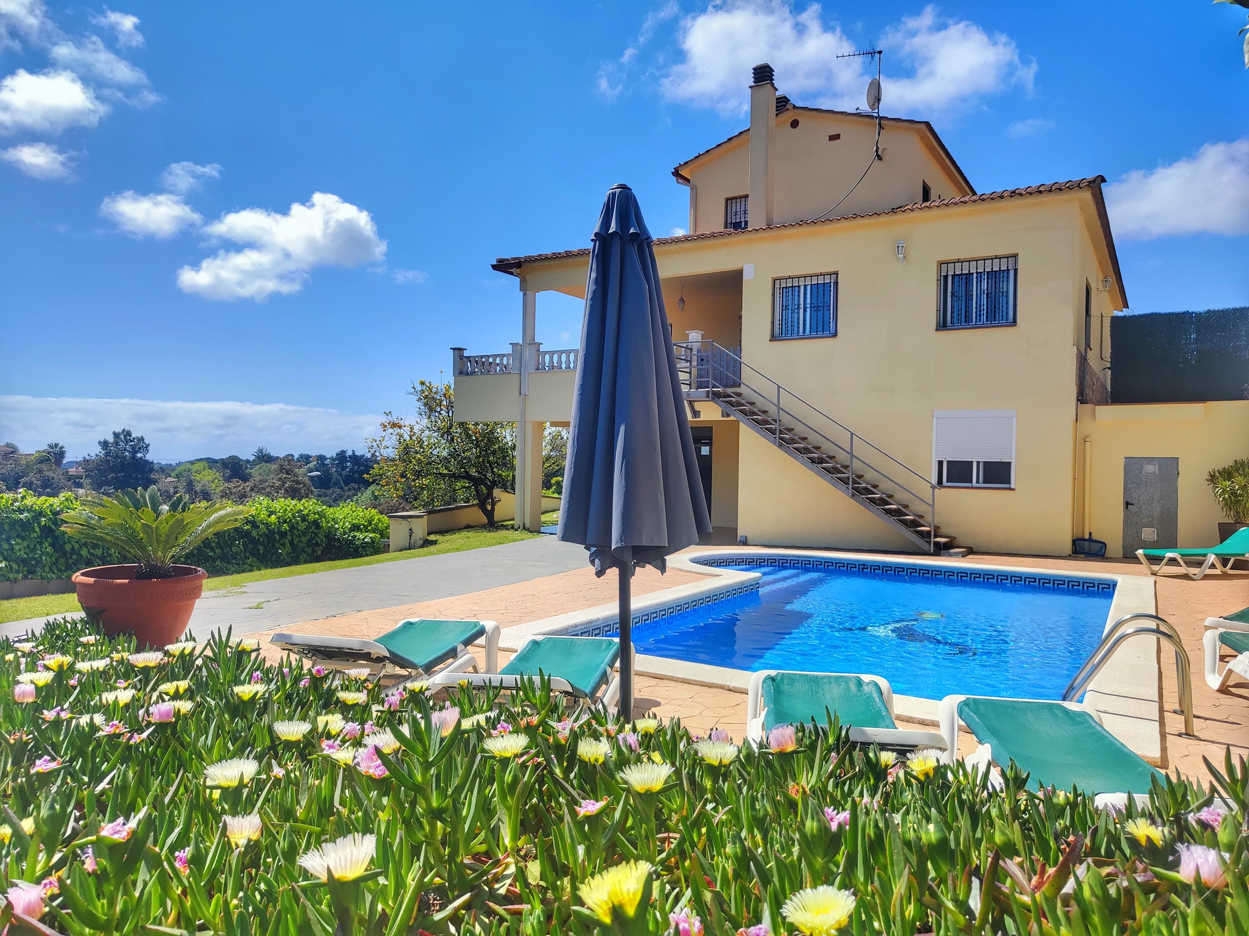 Vista exterior de Casa o xalet en venda en Lloret de Mar amb Calefacció, Jardí privat i Terrassa