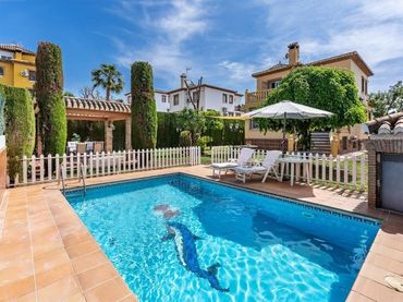 Villa avec balcon à vendre à Calle Tirso de Molina 17B