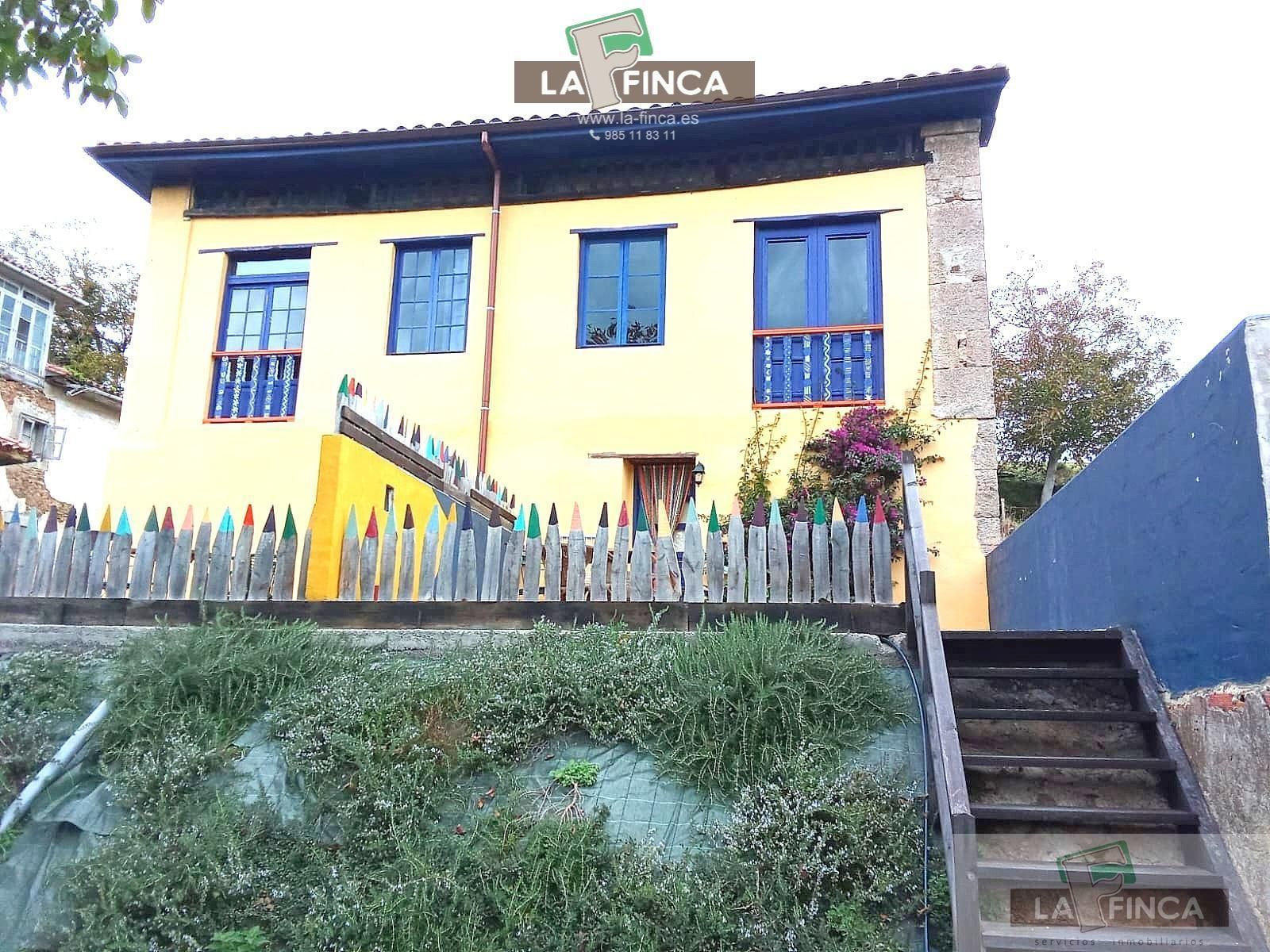 Casa o chalet en venta en Pravia con Calefacción, Terraza y Trastero