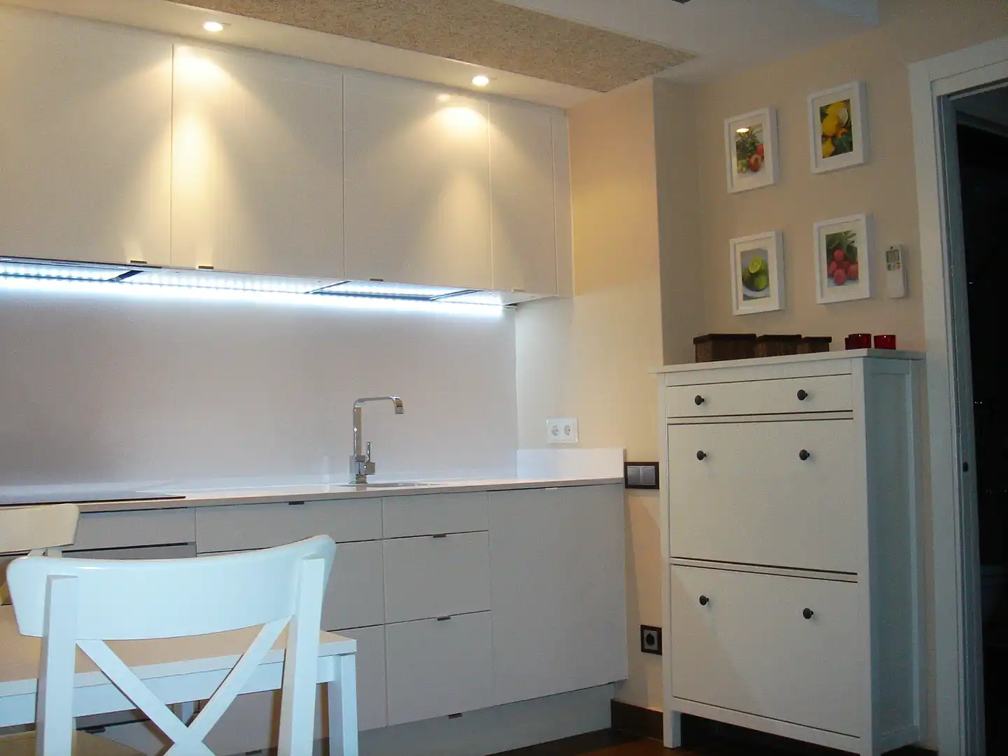 Cuina de Apartament de lloguer en Barcelona amb Aire condicionat, Calefacció i Moblat