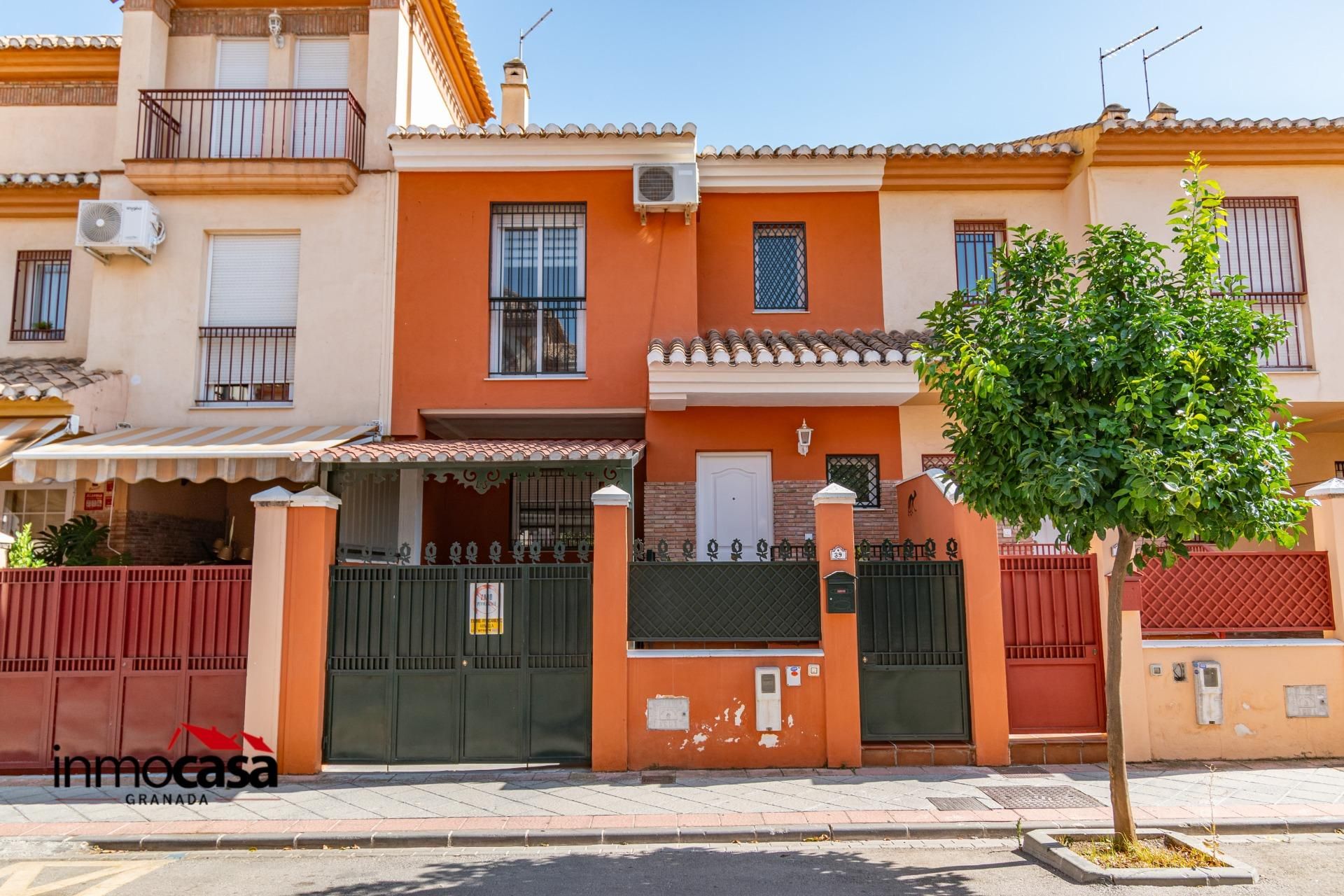 Vista exterior de Casa adosada en venta en Armilla con Terraza