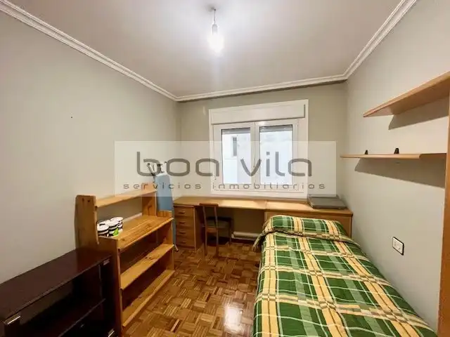 Schlafzimmer von Wohnung zum Verkauf in Pontevedra Capital  mit Heizung, Parkett und Abstellraum