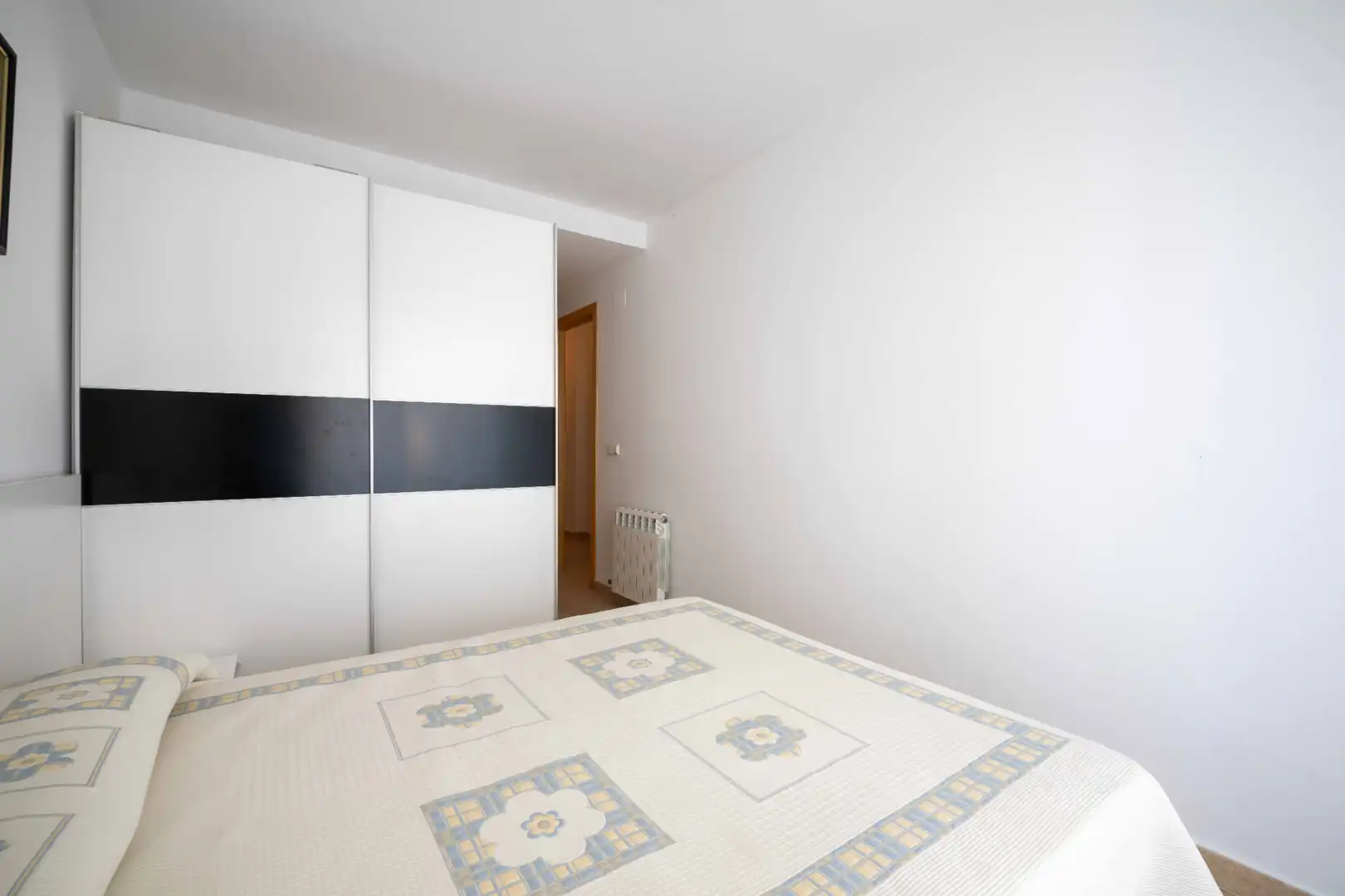 Schlafzimmer von Wohnung zum Verkauf in Calella mit Klimaanlage und Balkon