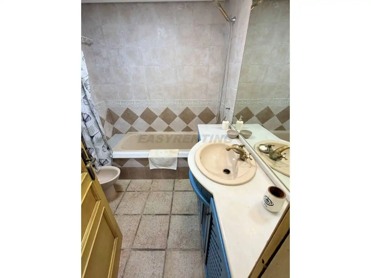 Bathroom of Flat for sale in La Alcaidesa  with Terrace and Furnished