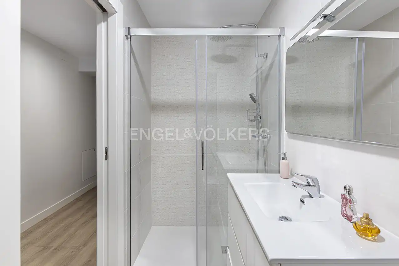 Baño de Piso en venta en Gijón  con Calefacción y Terraza