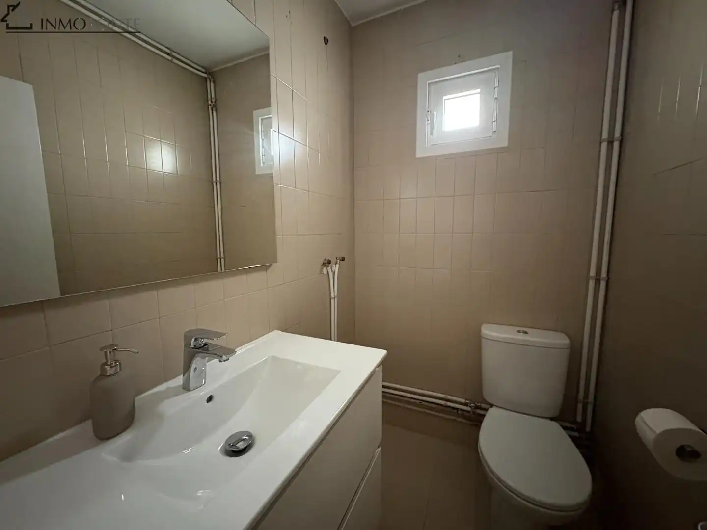 Bathroom of Flat for rent in Pontevedra Capital 