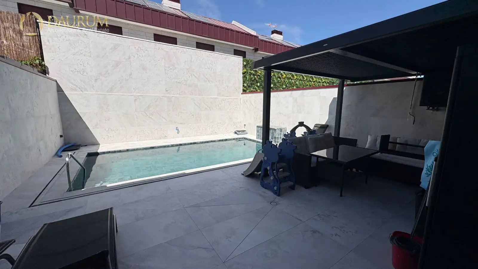 Piscina de Casa adosada en venta en Rivas-Vaciamadrid con Aire acondicionado, Calefacción y Trastero