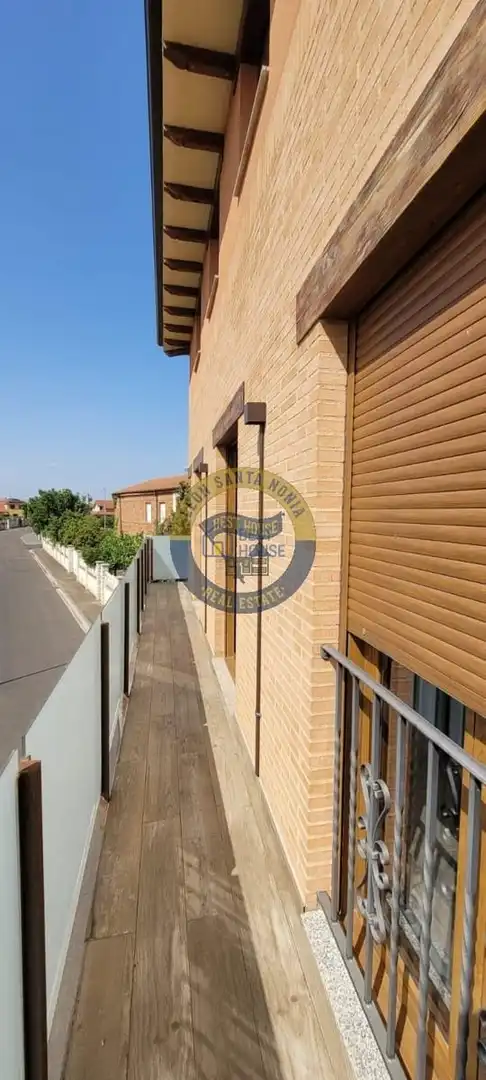 Exterior view of Houses for sale in Onzonilla  with Heating and Alarm