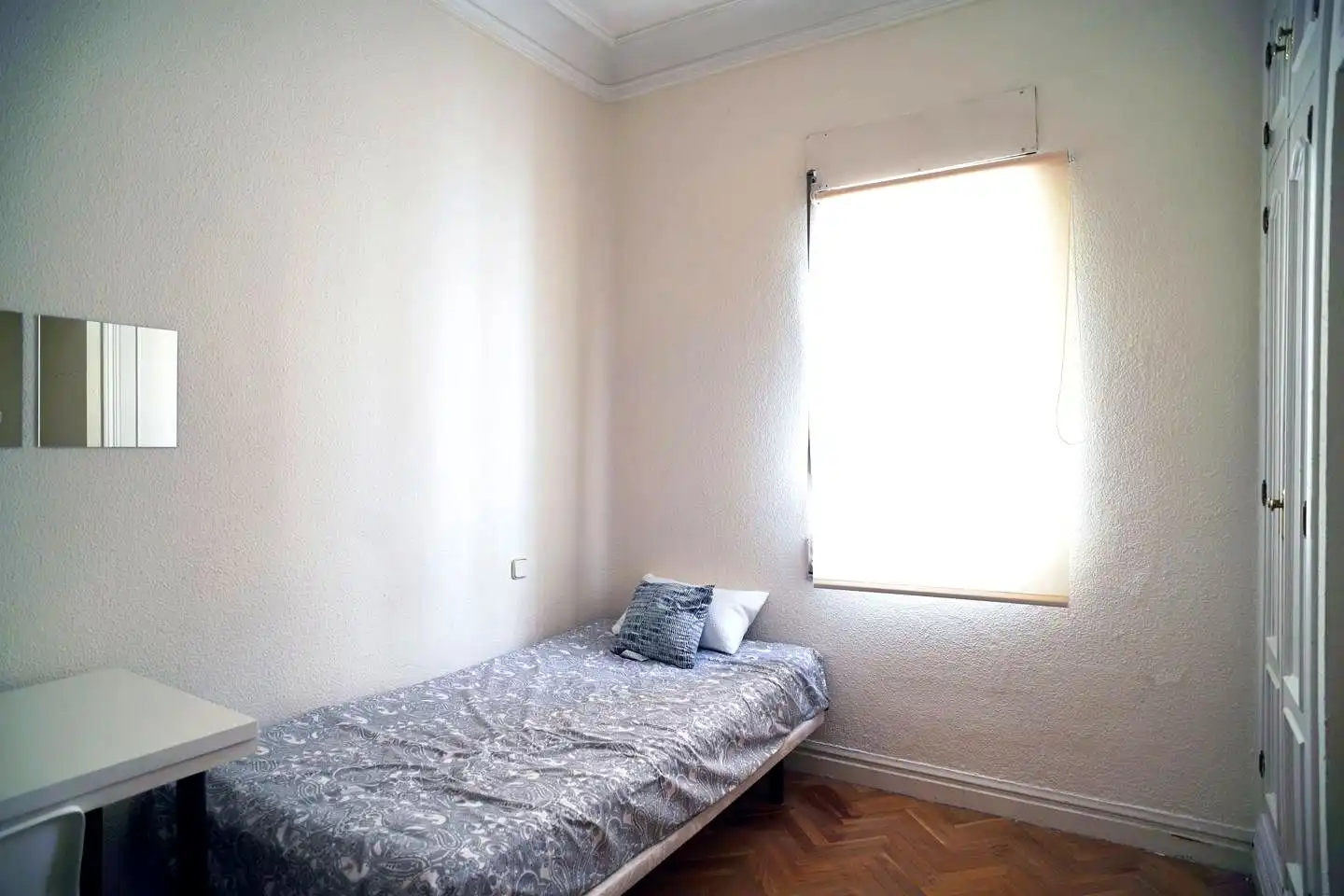 Habitación de Apartamento de alquiler en Madrid con Aire acondicionado, Calefacción y Parquet