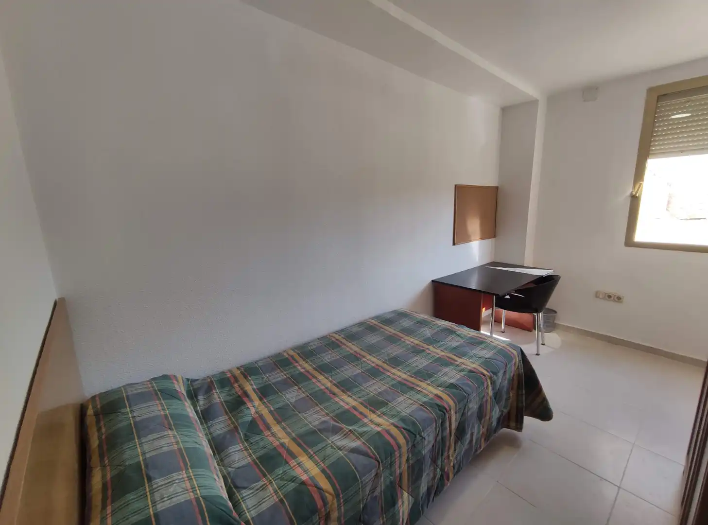 Room in Plaza Crevillente - Antiguos Juzgados - El Asilo