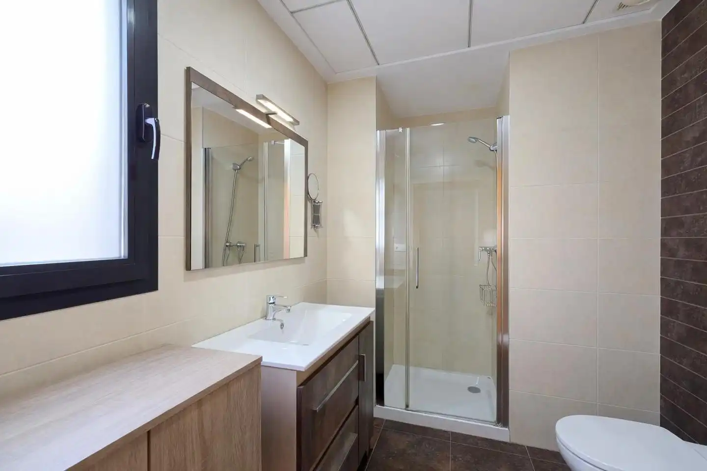 Baño de Piso en venta en Crevillent con Aire acondicionado, Terraza y Piscina
