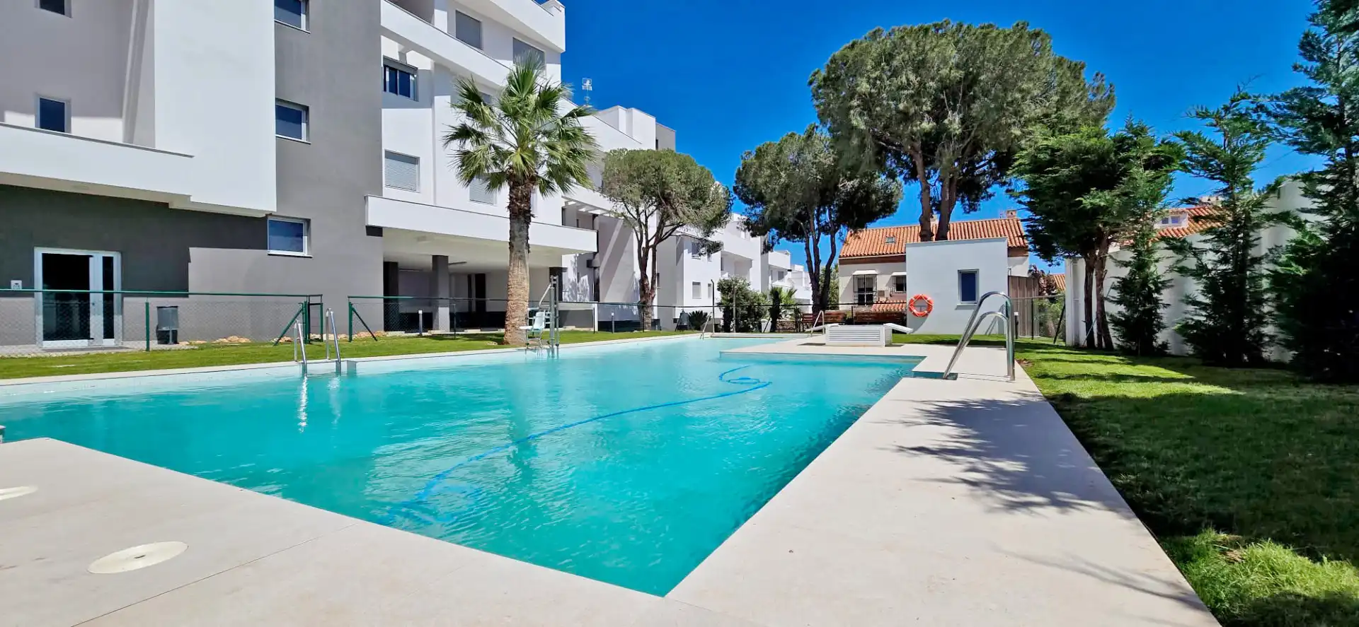 Piscina de Piso en venta en Torremolinos con Aire acondicionado, Calefacción y Terraza