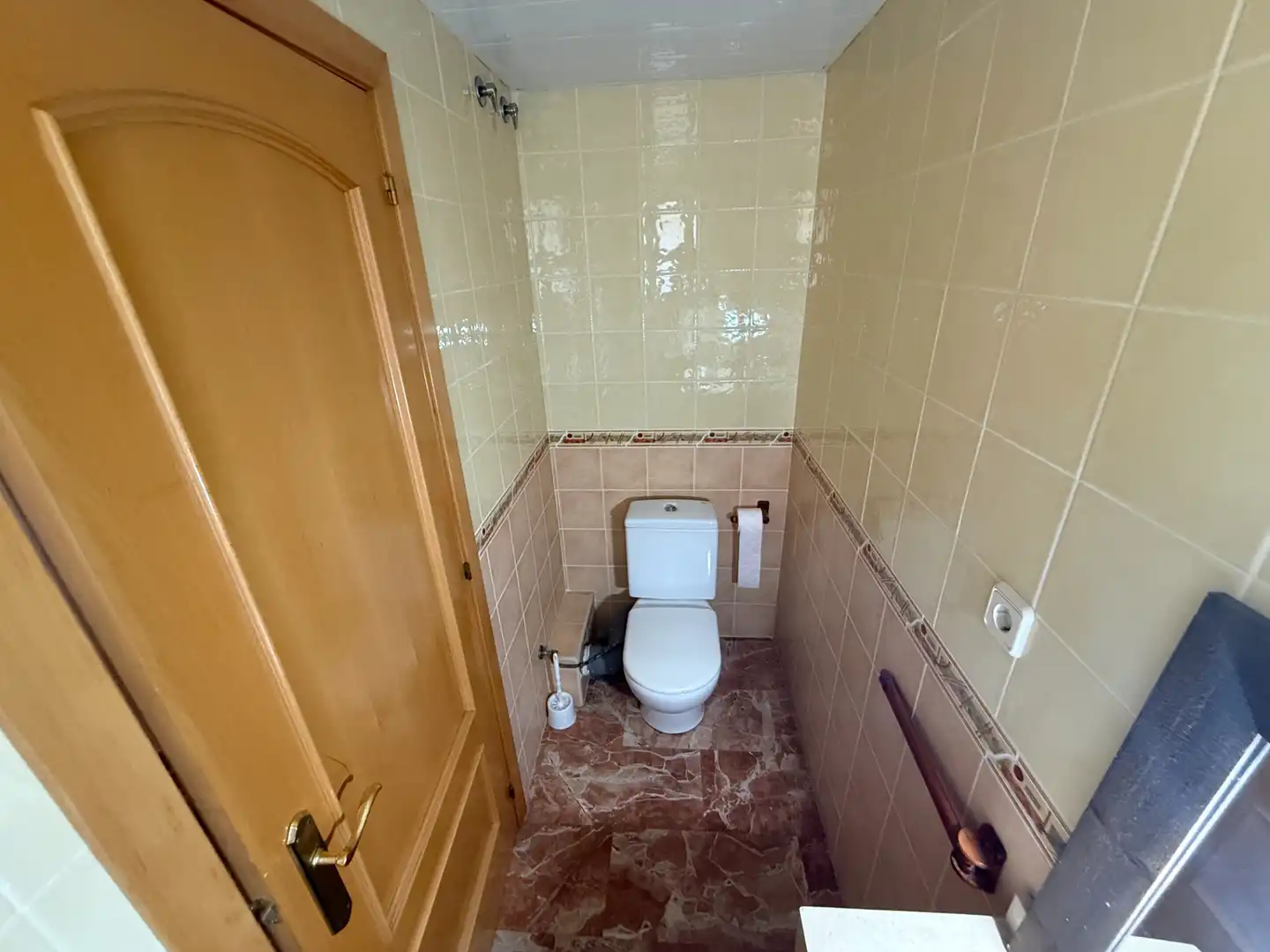 Badezimmer von Einfamilien-Reihenhaus zum Verkauf in L'Ametlla del Vallès mit Klimaanlage, Heizung und Privatgarten