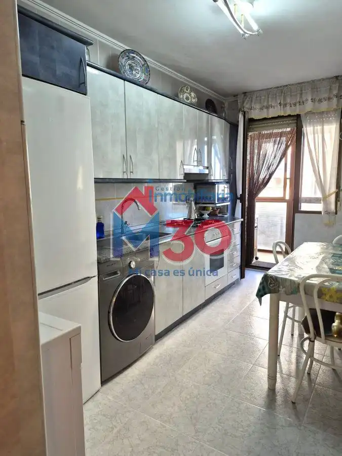 Cocina de Piso en venta en Miranda de Ebro con Calefacción, Parquet y Terraza