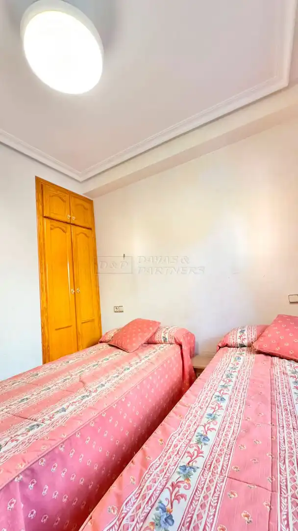 Dormitori de Casa adosada en venda en Orihuela amb Jardí privat, Terrassa i Piscina comunitària