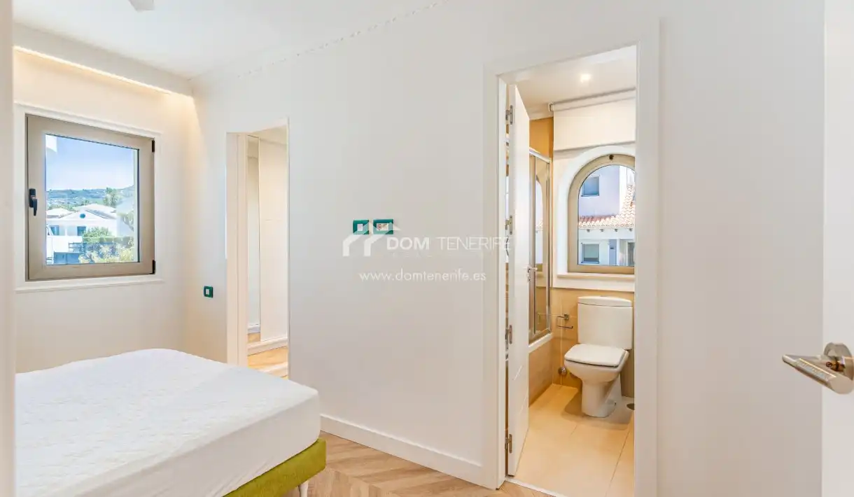 Habitación de Casa o chalet en venta en Adeje con Jardín privado, Terraza y Trastero