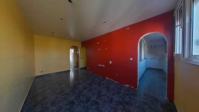 Piso en Venta en Avinguda dels Rasos de Peguera en Ciutat Meridiana